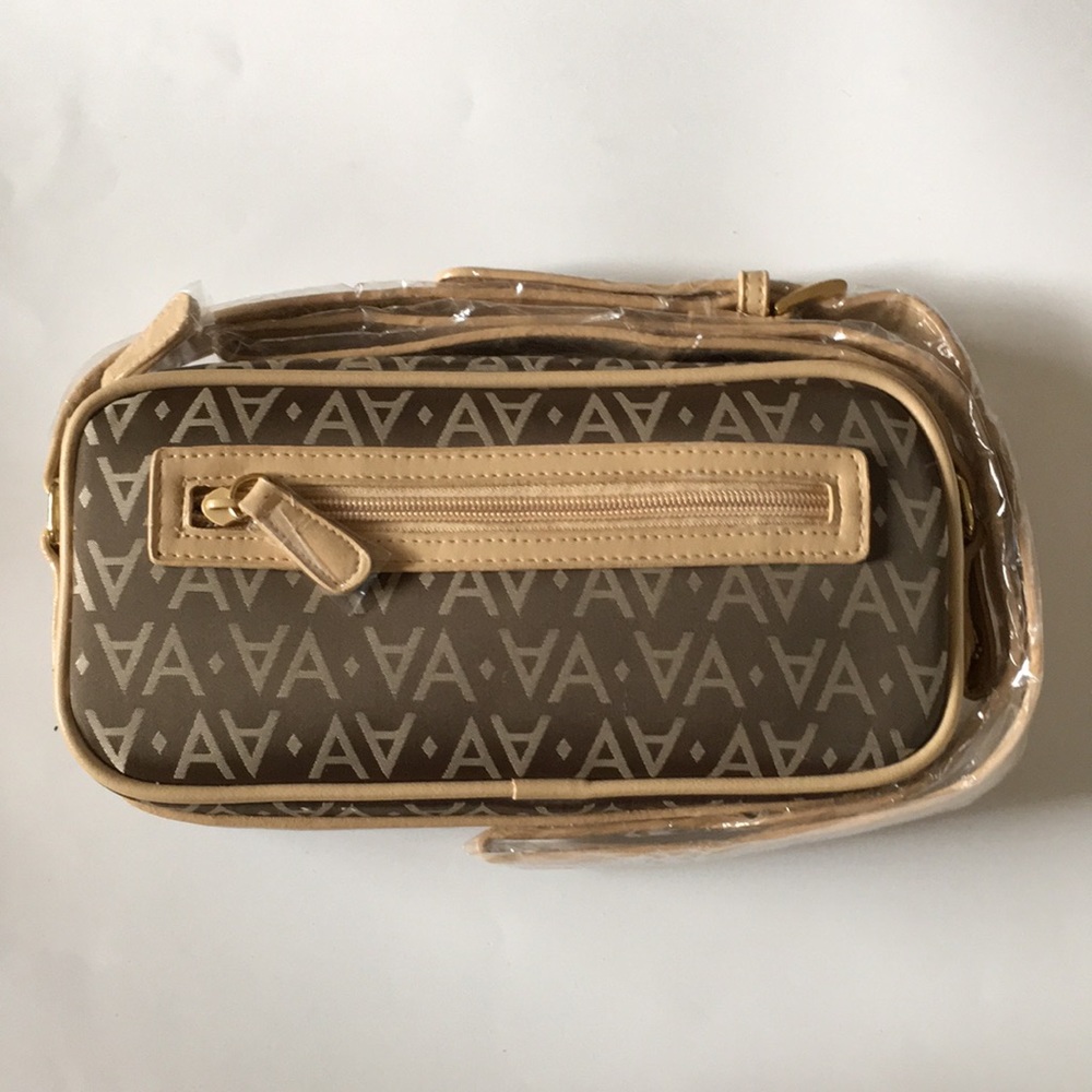 🦋 Avon Signature Collection for Women “Small Handbag”